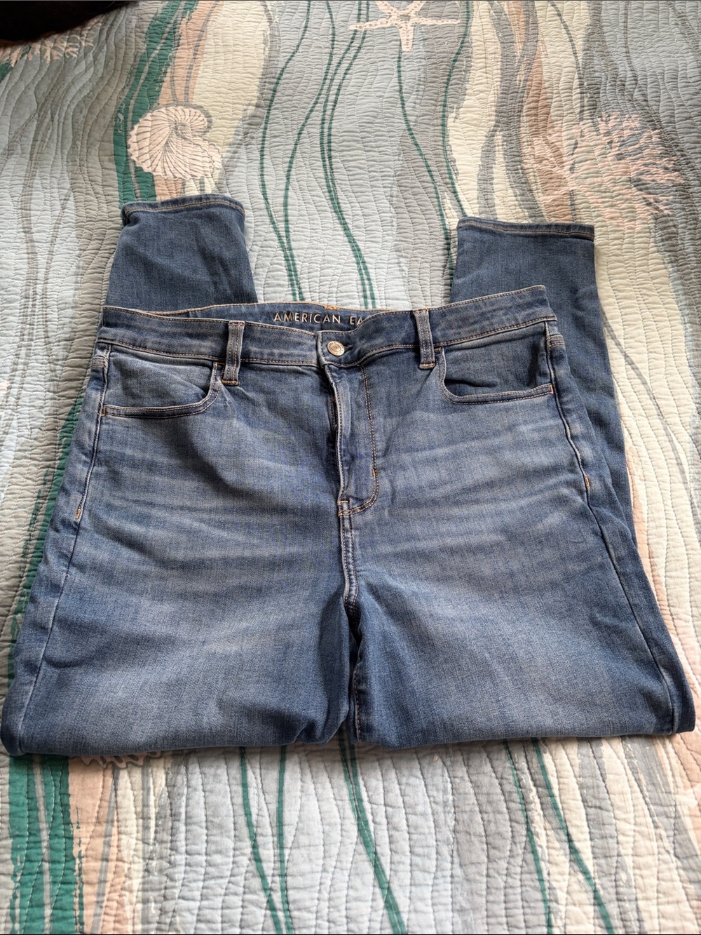 American Eagle Outfitters Medium Blue Skinny Jeans Crop Style